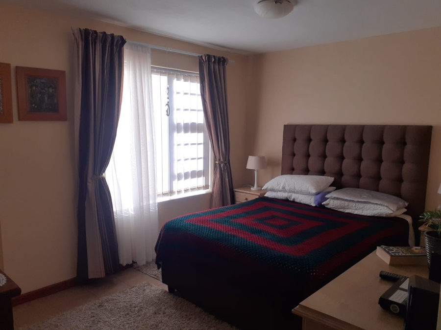 To Let 2 Bedroom Property for Rent in Wavecrest Eastern Cape
